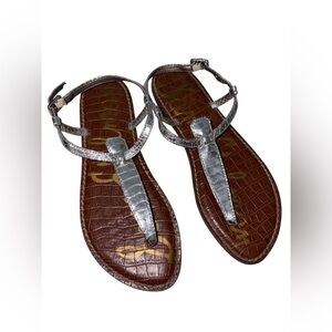 Sam Edelman Gigi T-strap sandals in a silver croc-embossed finish Size 6